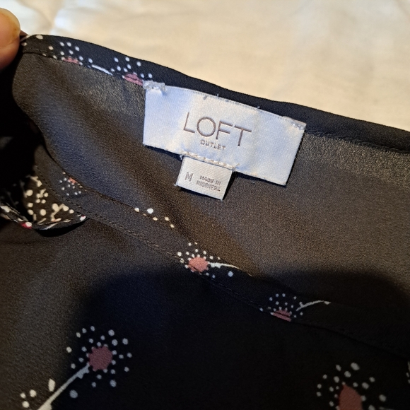 LOFT Outlet charcoal gray and floral blouse. Long Sleeve scoop neck. Size Medium - Picture 9 of 12
